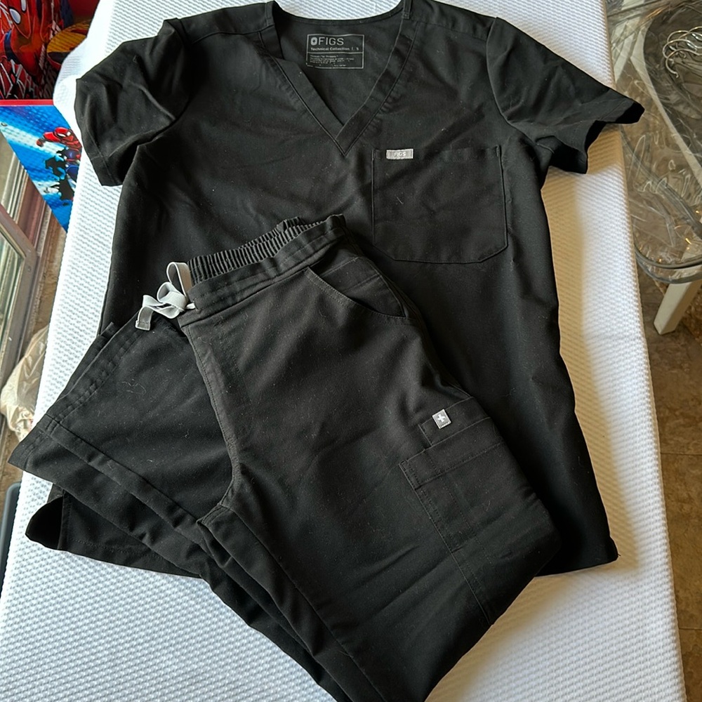 Figs Set S Top Xs/P Bottom - image 1